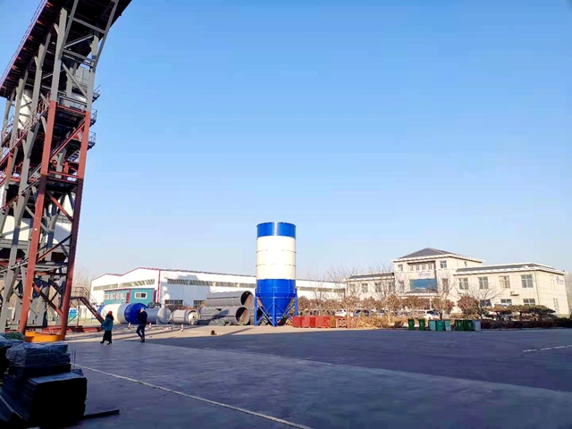 強(qiáng)制式混凝土攪拌機(jī)冬天用應(yīng)注意的事項(xiàng)
